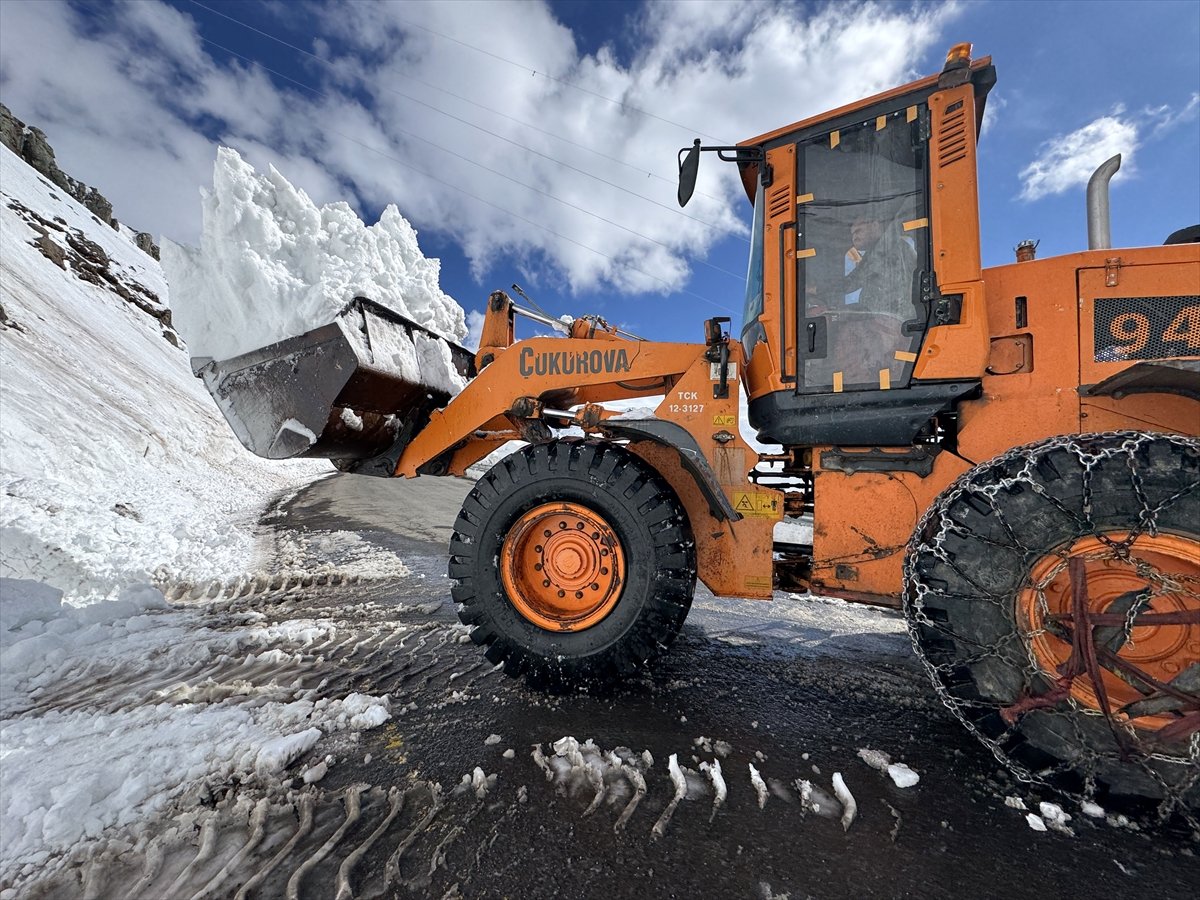 Ardahan'da baharda da karla mücadele çalışması yapılıyor