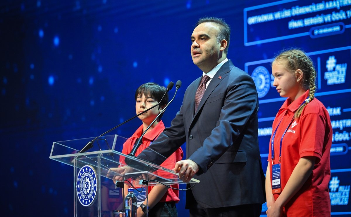 Bakan Kacır, Ortaokul ve Lise Öğrencileri Araştırma Proje Yarışmaları Ödül Töreni'nde konuştu: