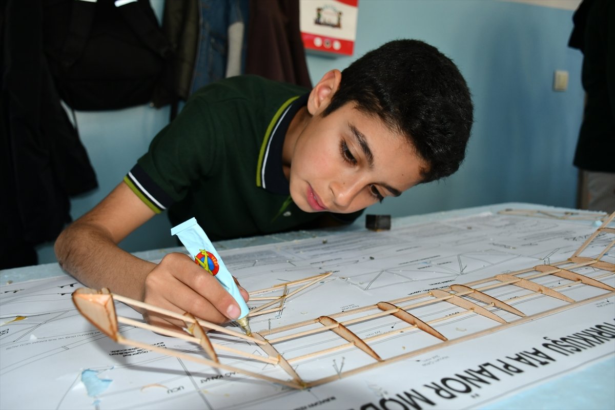 Batman'da öğrenciler model uçak eğitimi alıyor