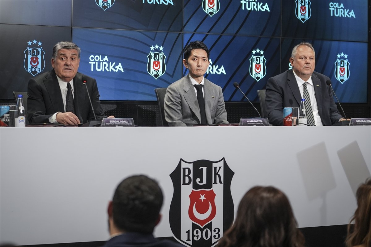 Beşiktaş'ın yeni sponsoru Cola Turka oldu