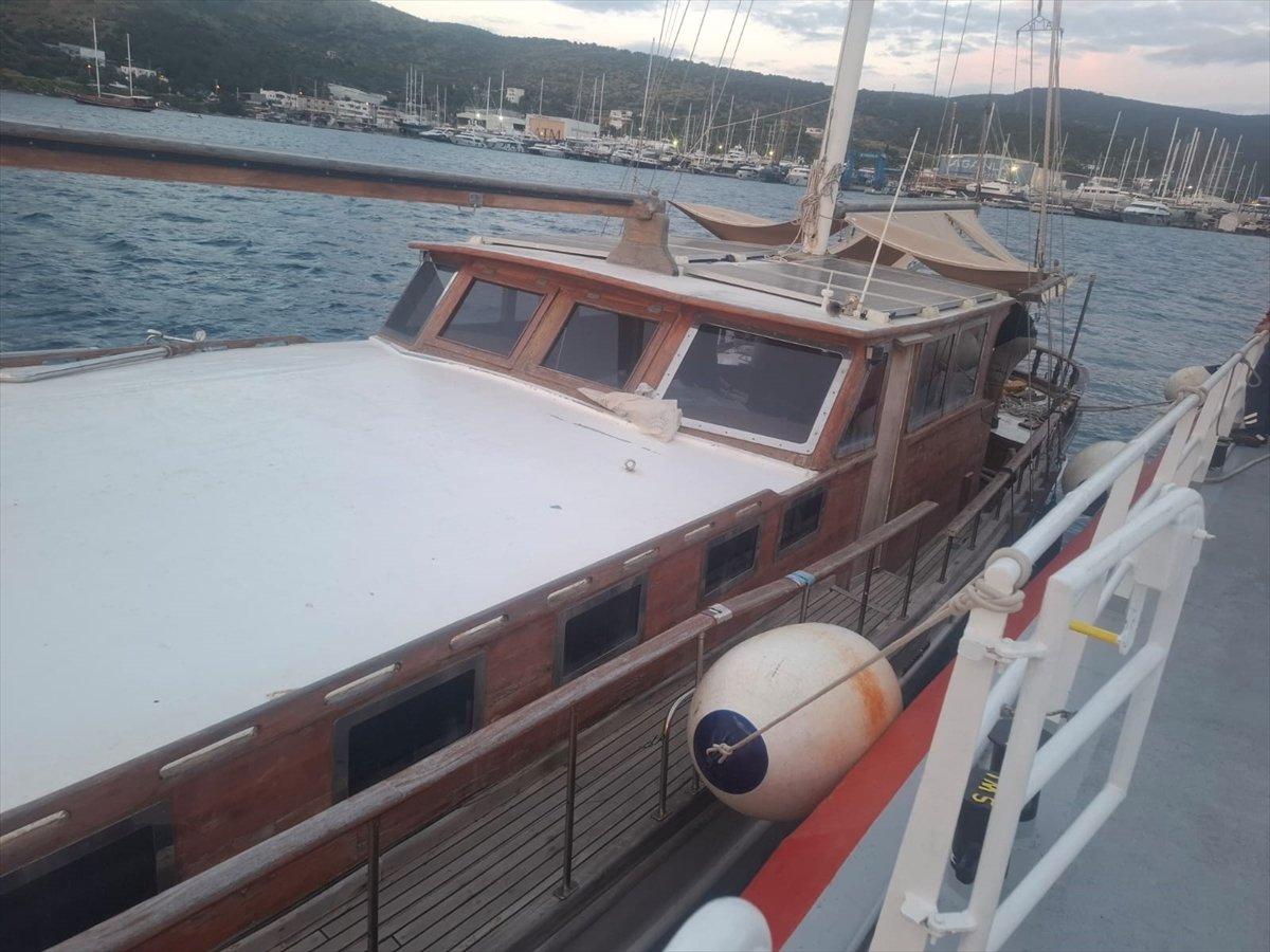 Bodrum'da su alan teknedeki 3 kişi kurtarıldı