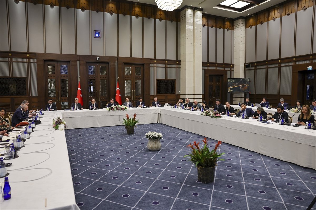 Cumhurbaşkanı Yardımcısı Yılmaz 'Türkiye Yüzyılı Yatırım İçin Güçlü Merkez' basın toplantısında konuştu: (1)