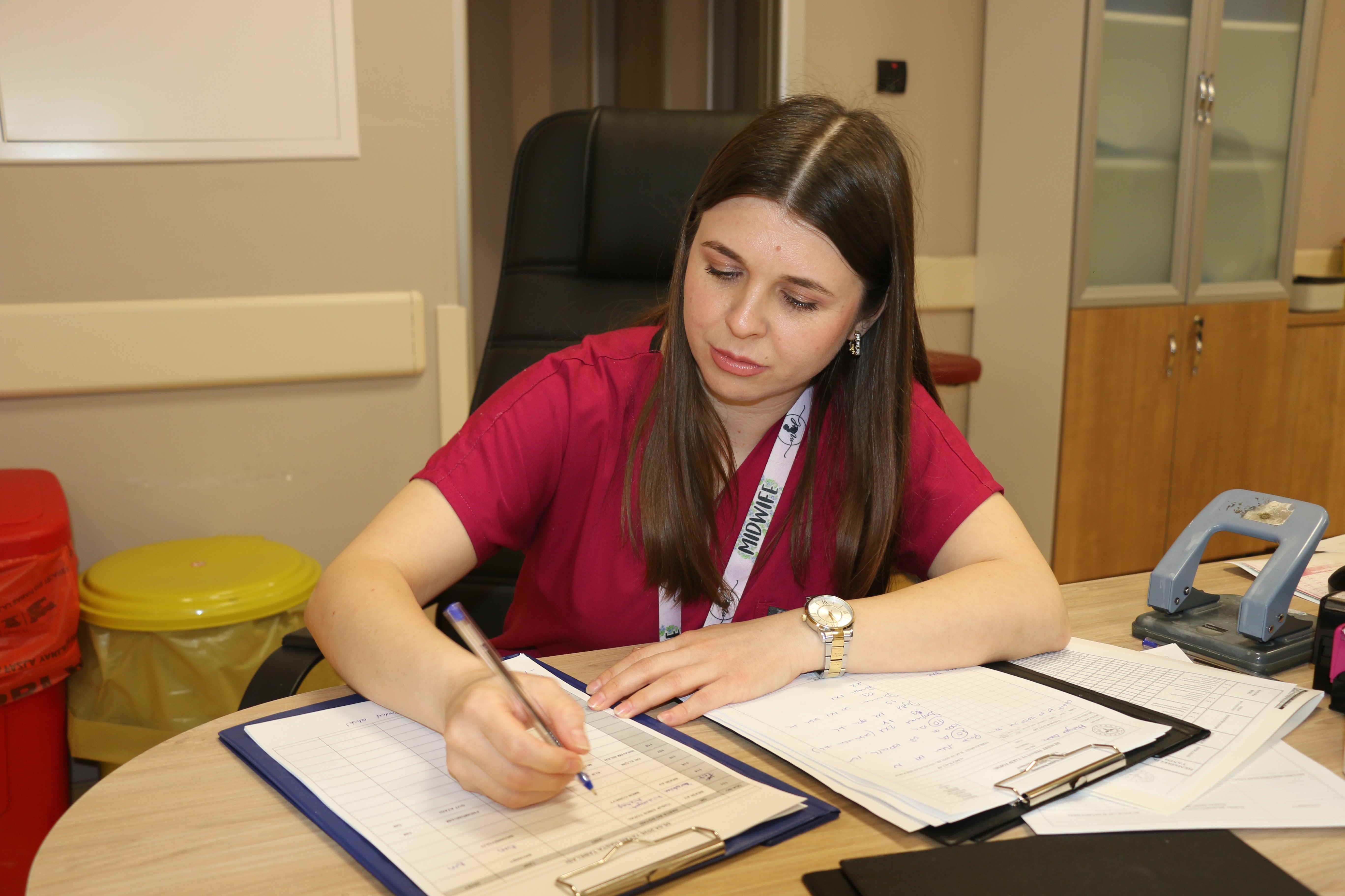 Deprem sonrası çadırda doğum yaptıran ebe yaşadıklarını unutamıyor