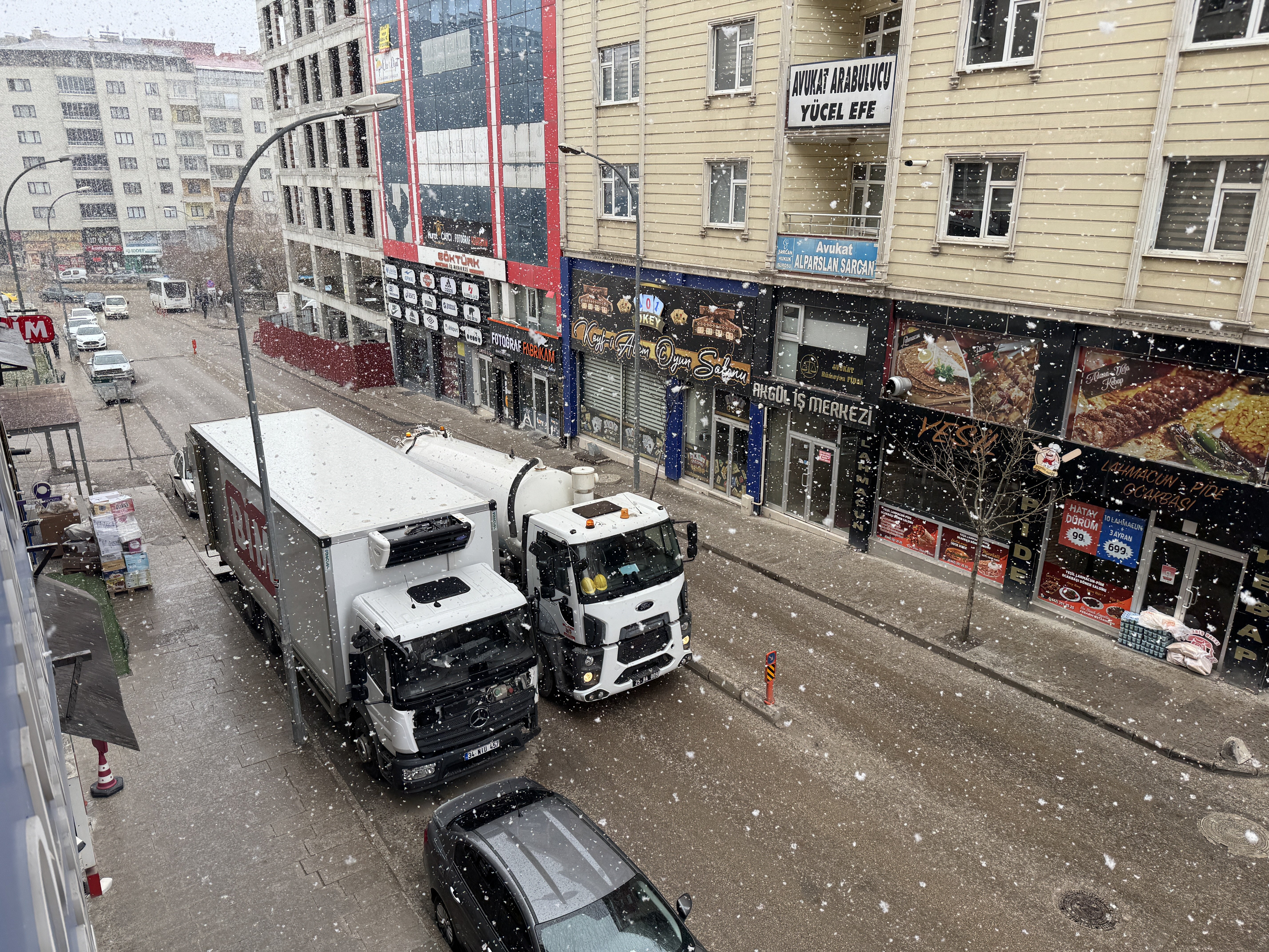 Erzurum'da baharda kar yağışı etkili oldu