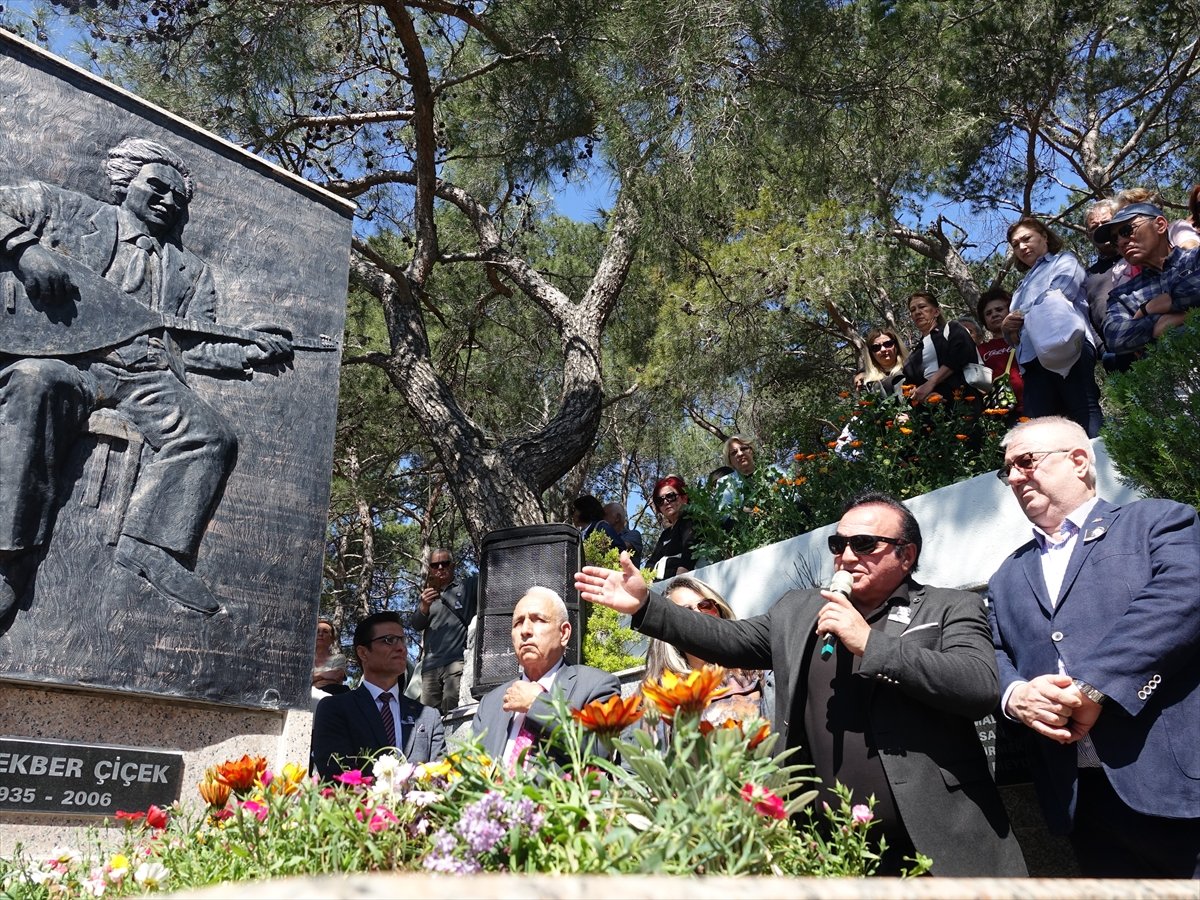 Halk ozanı Ali Ekber Çiçek vefatının 20. yılında kabri başında anıldı