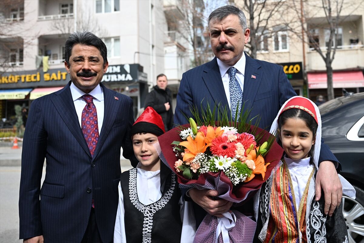 İçişleri Bakanı Çiftçi, Kırşehir'de ziyaretlerde bulundu