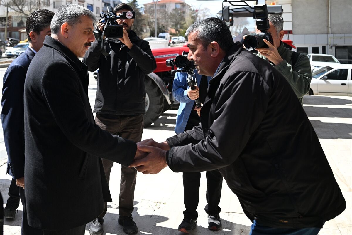 İçişleri Bakanı Çiftçi, Kırşehir'in Kaman ilçesinde ziyaretlerde bulundu