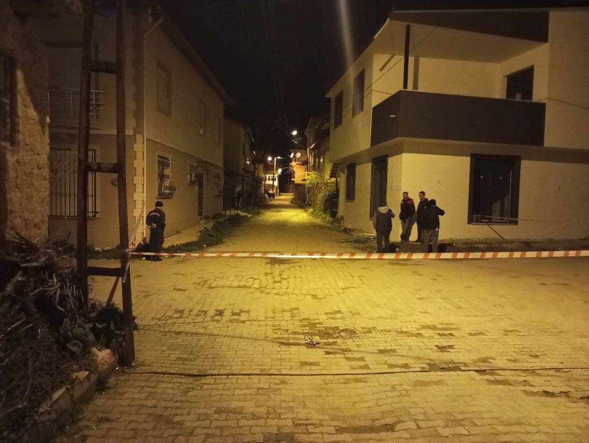 Isparta'da silahlı kundaklama şüphelisi, saatler süren ikna çabaları sonrası teslim oldu