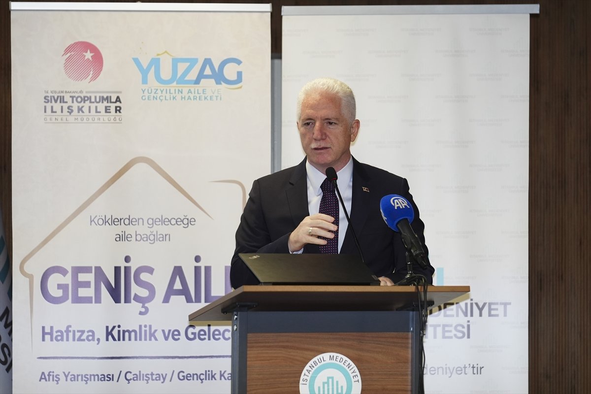 İstanbul'da 'Geniş Aile: Köklerden Geleceğe Aile Bağları' çalıştayı düzenlendi