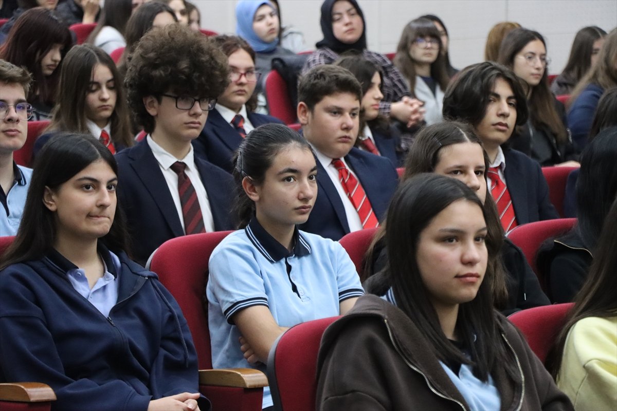 Kırklareli'nde öğrencilere 'Adab-ı Muaşeret ve Zarafet' eğitimi verildi