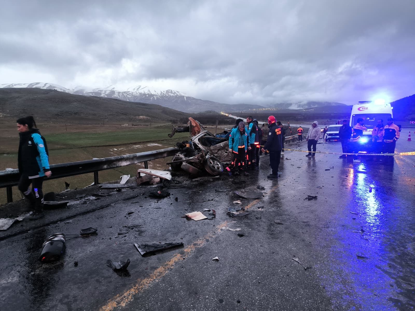 Malatya'da tırla çarpışan hafif araçtaki 3 kişi öldü