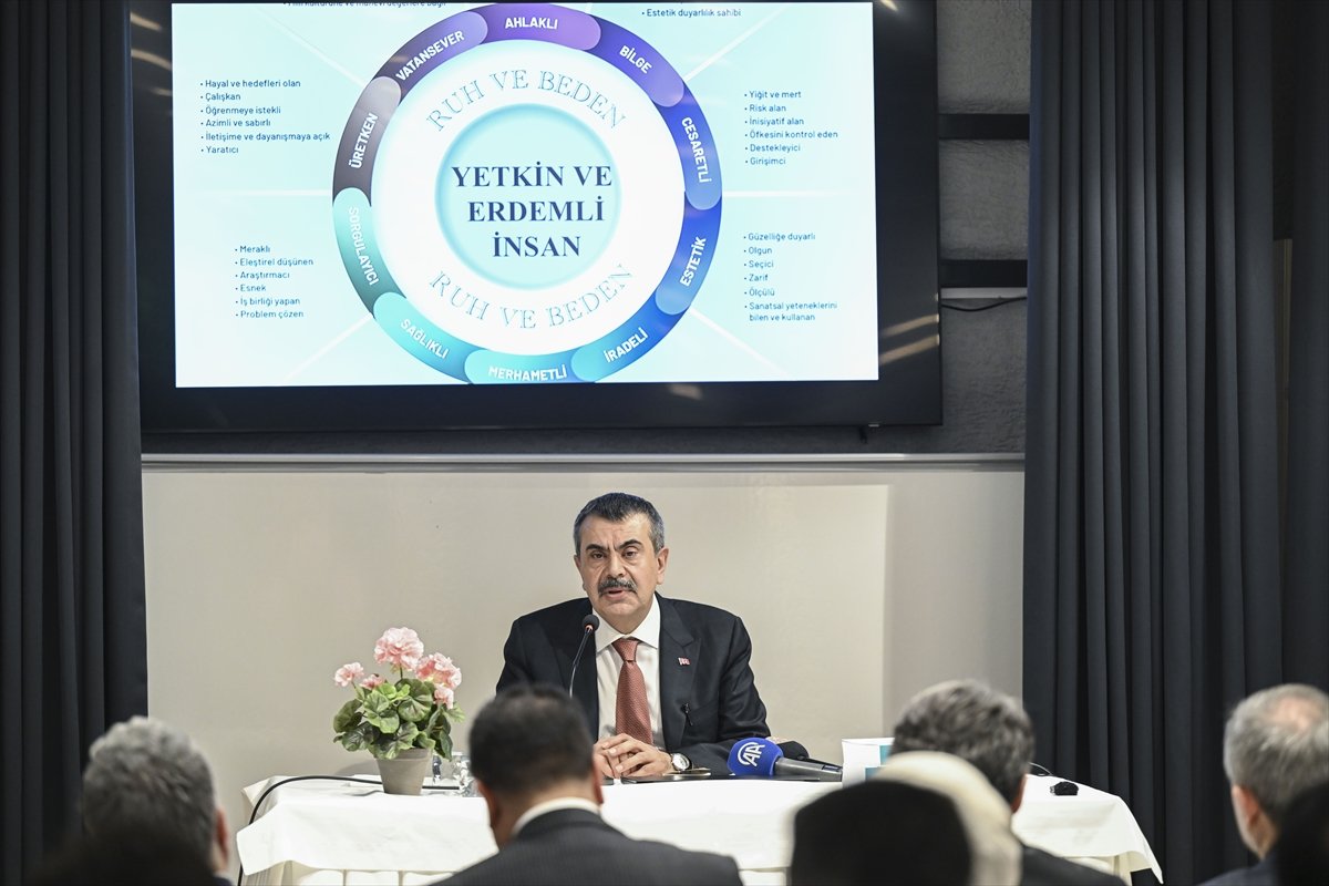 Milli Eğitim Bakanı Tekin 'Evlat Nöbetleri Gönüllülük Seferberliği' eğitimini ziyaret etti