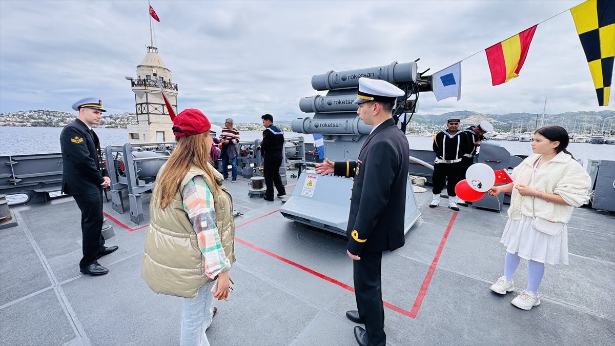 Muğla'da askeri gemiler ziyarete açıldı