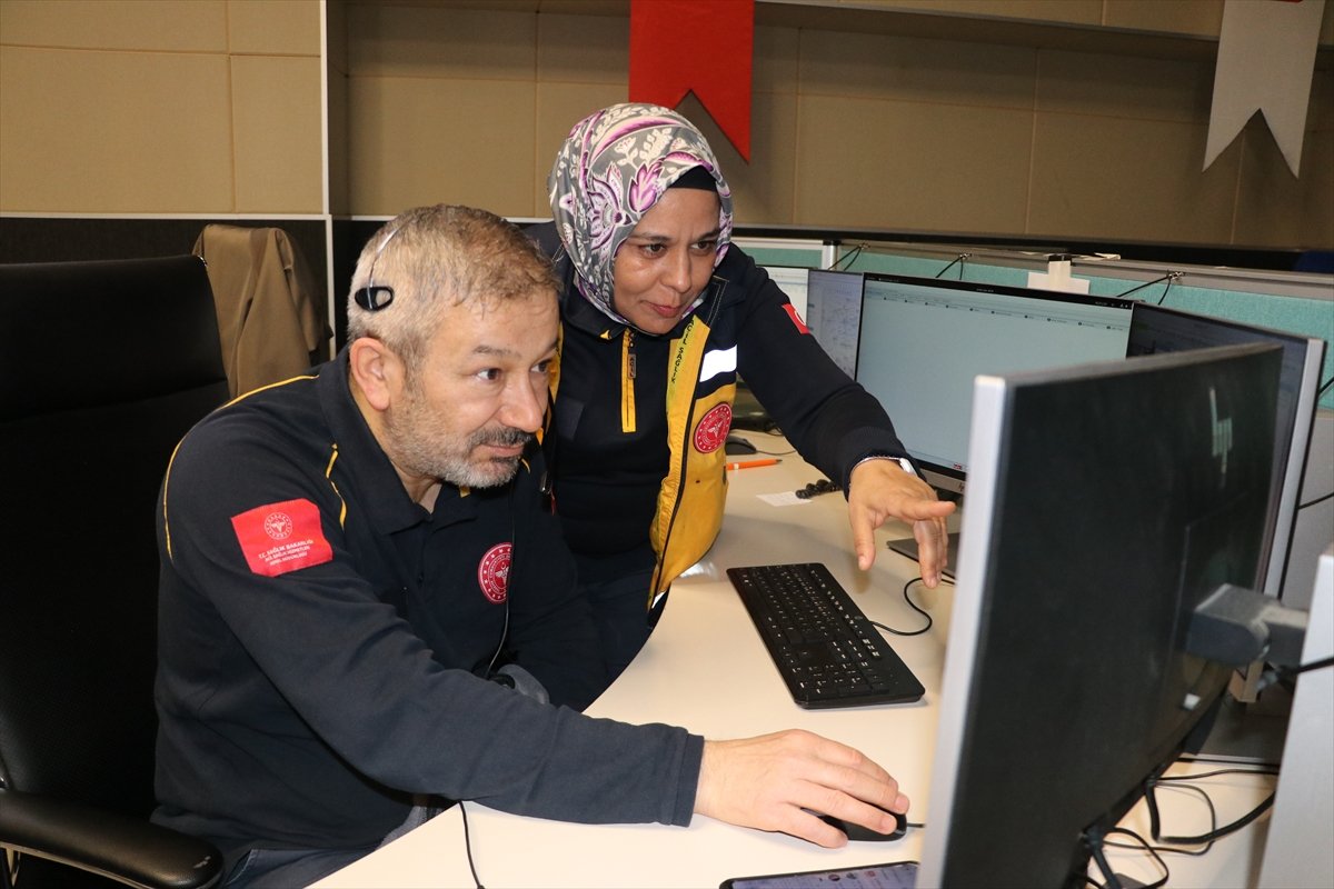 Sağlık personelinin telefonda uygulattığı Heimlich manevrası hayat kurtardı