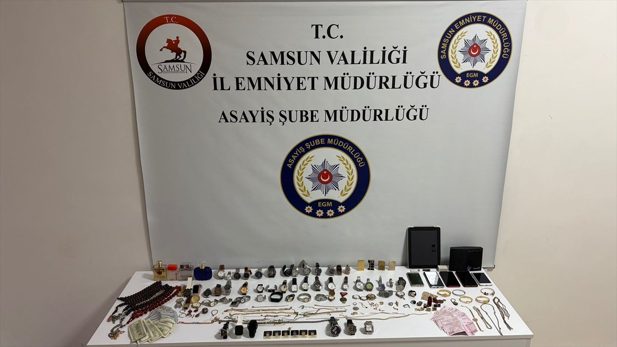 Samsun'da evlerden hırsızlık yapan 4 zanlı yakalandı