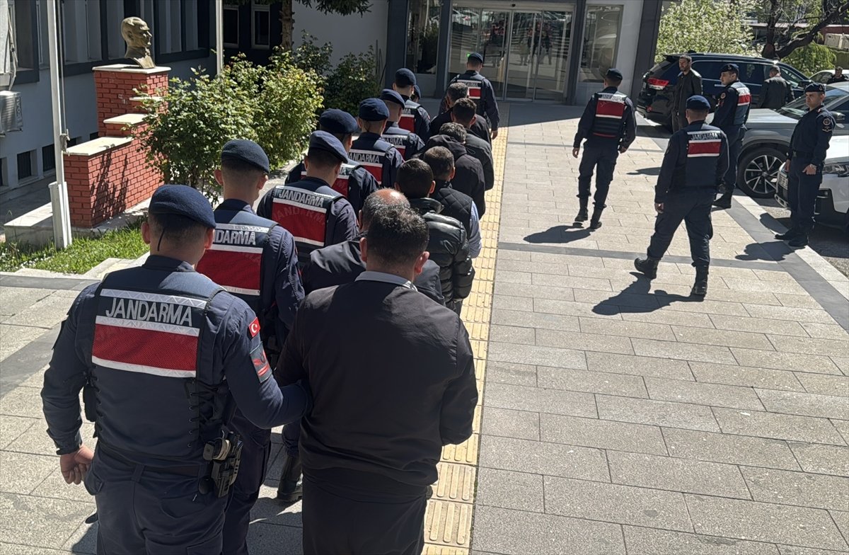 Tokat merkezli 4 ilde düzenlenen silah kaçakçılığı operasyonunda 44 zanlı yakalandı