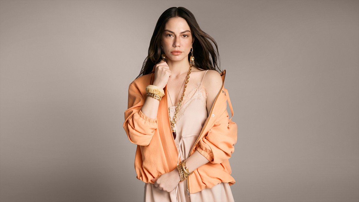 Trendyolmilla'nın yeni marka yüzü Demet Özdemir oldu