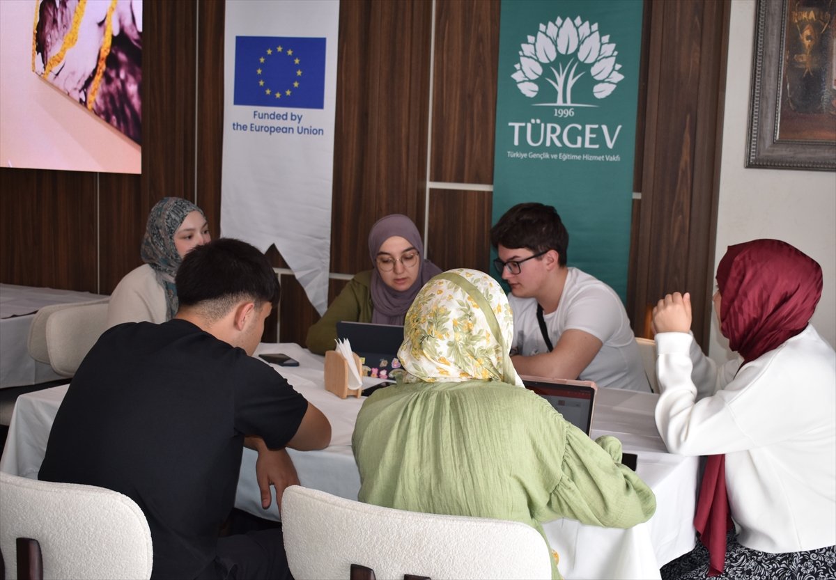 TÜRGEV öncülüğünde buluşan gençler Kosova'da dezenformasyona karşı ortak çözümler üretti