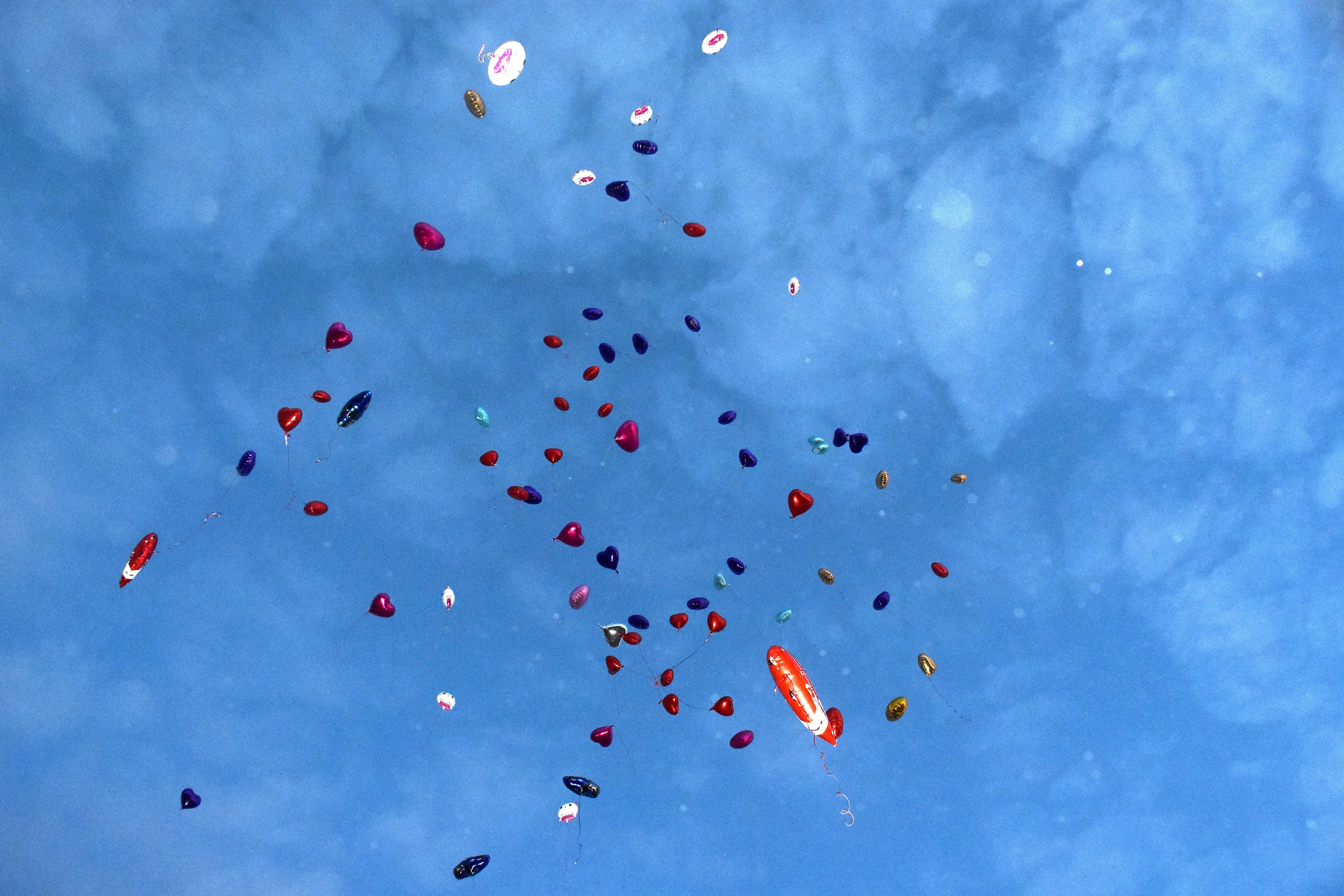 Van'da lösemili çocuklar için gökyüzüne balon bırakıldı