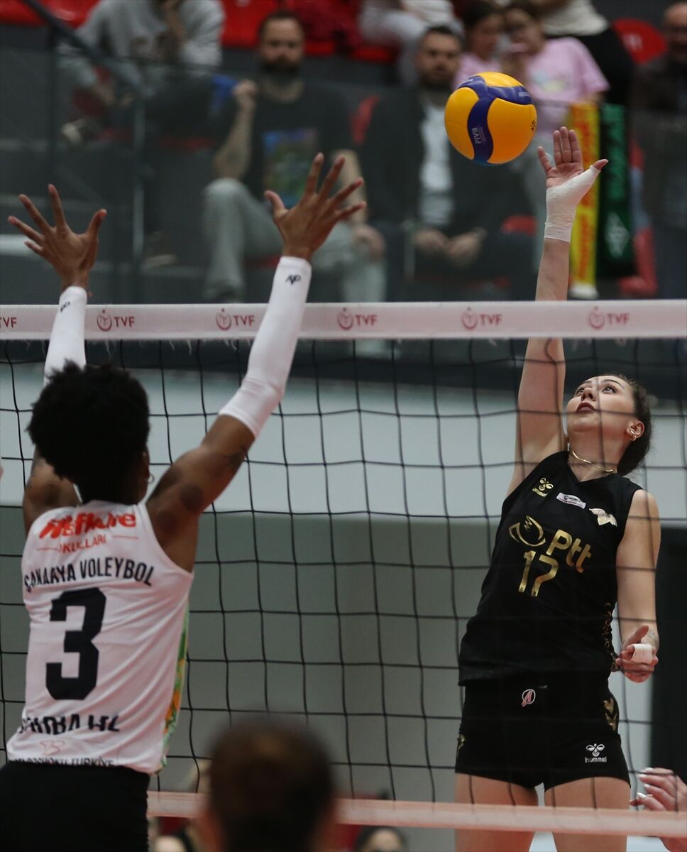 Voleybolda Kadınlar 1. Lig final etabı Alanya'da devam ediyor