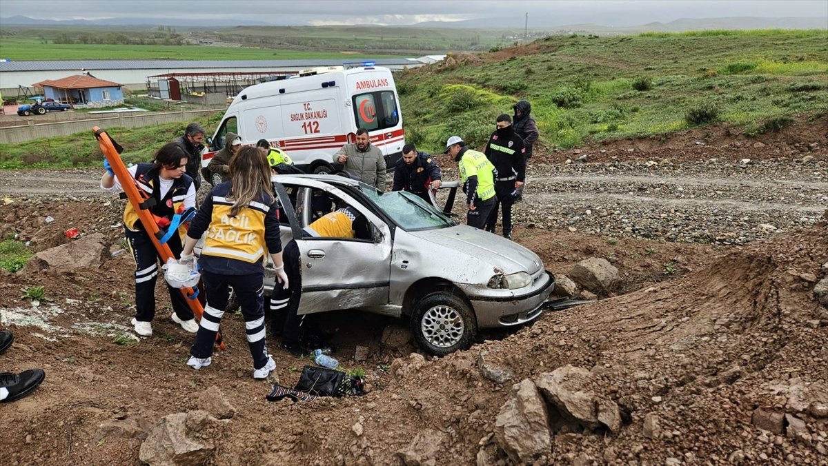 Yozgat'ta devrilen otomobildeki 1 kişi öldü