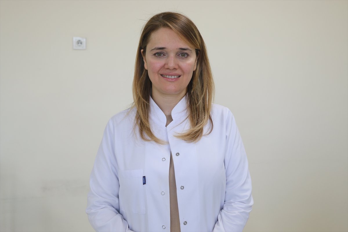 Yüz siniri ağrıları nedeniyle konuşamayan hasta lazer tedavisiyle sağlığına kavuştu