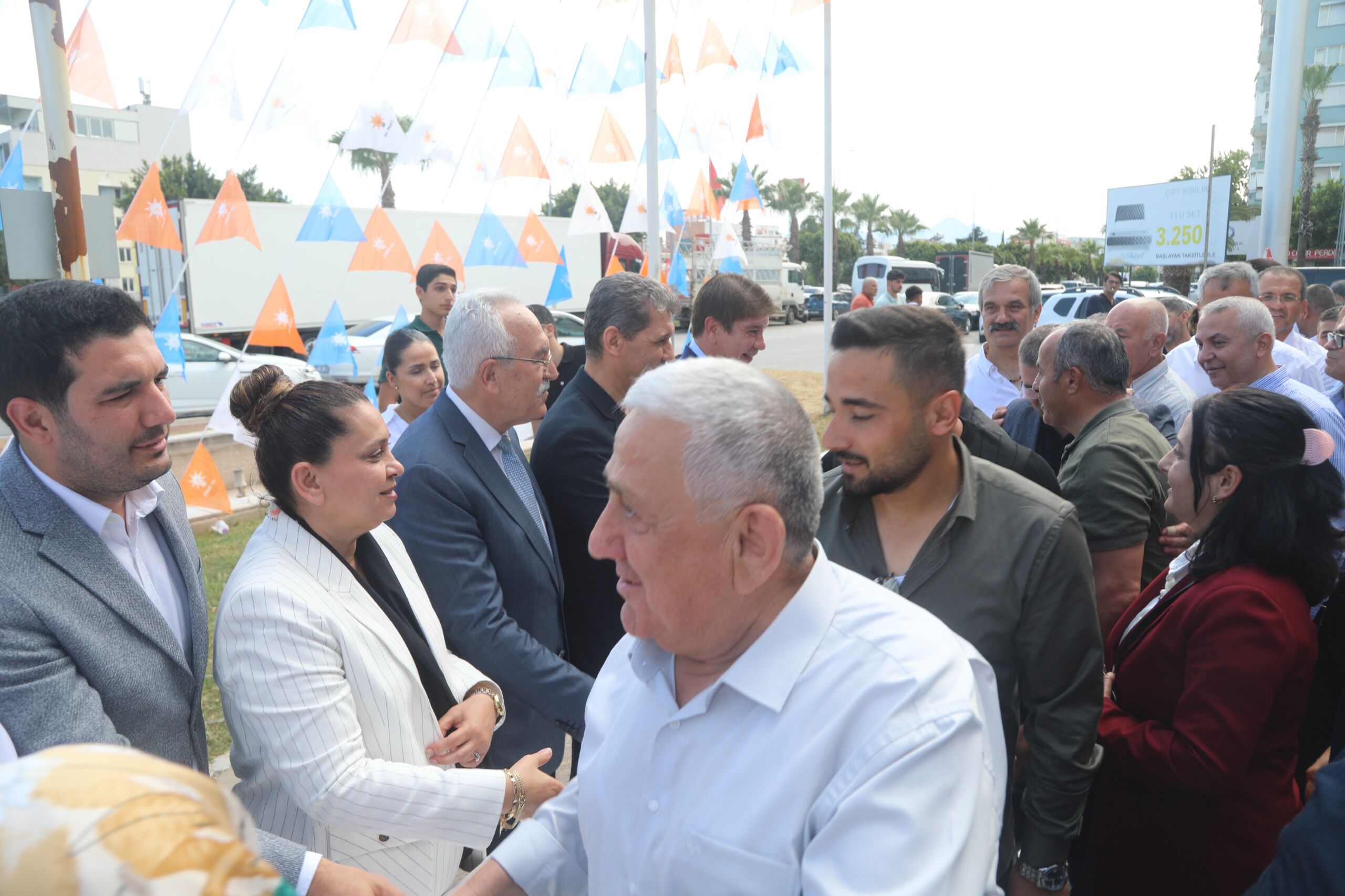 AK Parti Antalya İl Başkanlığında bayramlaşma programı düzenlendi