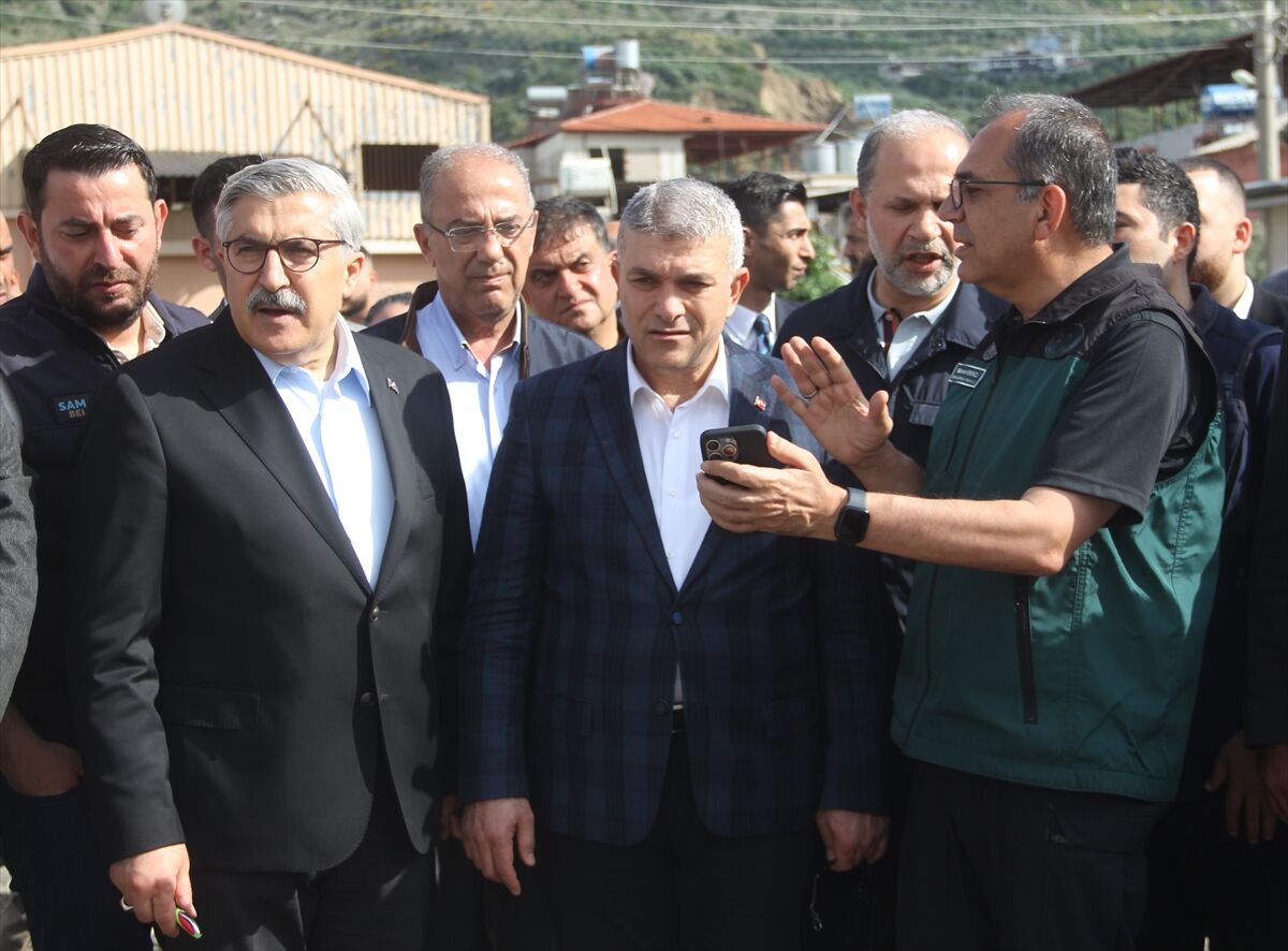 AK Parti Genel Başkan Yardımcısı Yayman, Hatay'da selden etkilenen alanları inceledi: