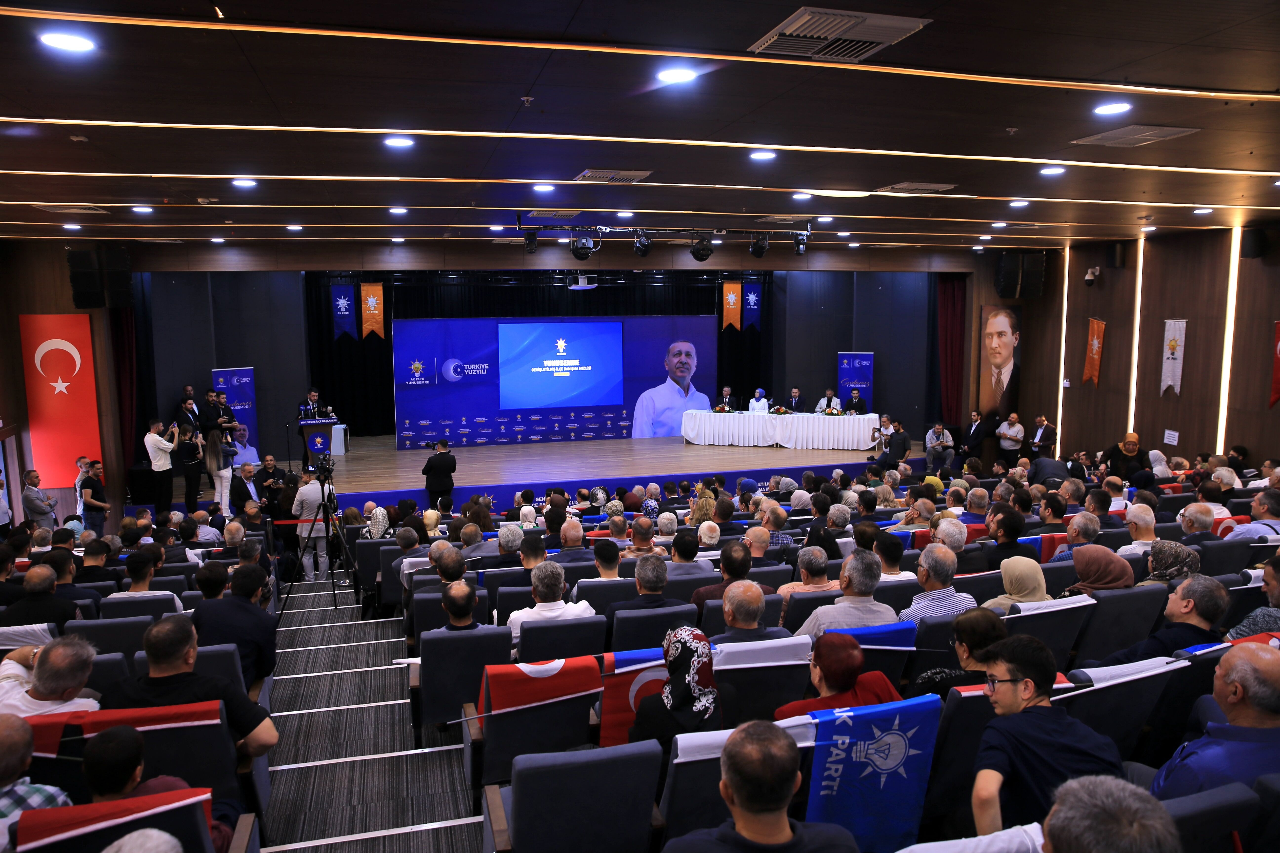 AK Partili Yenişehirlioğlu Manisa'da 'Genişletilmiş Danışma Meclisi'nde konuştu: