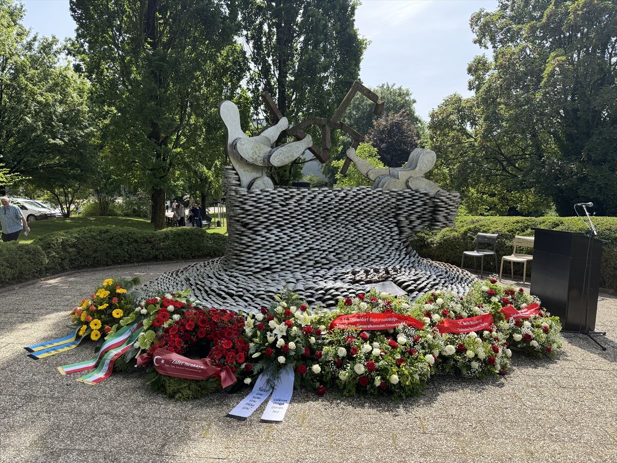 Almanya'daki Solingen ırkçı saldırısının üzerinden 33 yıl geçti