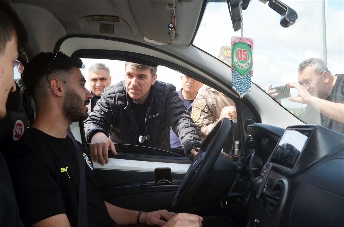 Amasya Valisi Bakan, bayram trafiğinin yoğun güzergahı İstanbul-Samsun kara yolunda denetimleri inceledi