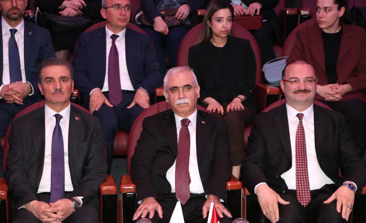 Anayasa Mahkemesi Başkanı Kadir Özkaya, Erzurum'daki panelde konuştu: