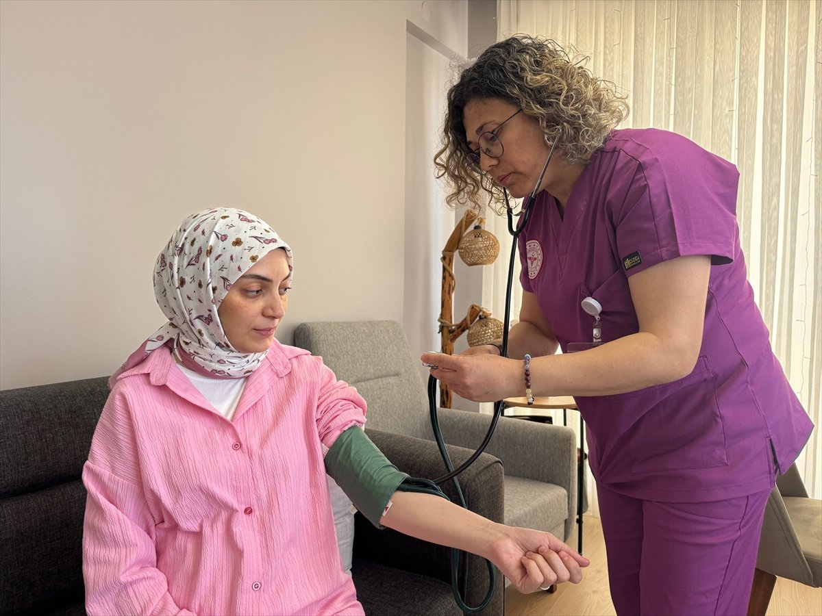 Anne adayları 'Her Gebeye Bir Ebe' uygulamasıyla korkularını yeniyor