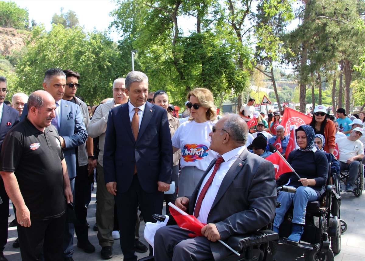 Antalya'da 'Engelli, Aile, Toplum ve Gençlik Festivali' başladı