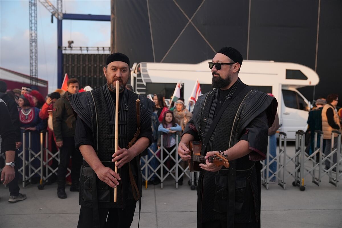 'Ay Yola' müzik grubu, Etnospor Kültür Festivali'nde hayranlarıyla buluştu