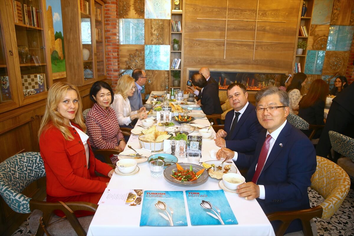 Azerbaycan'da Türk mutfağının geleneksel tatları tanıtıldı