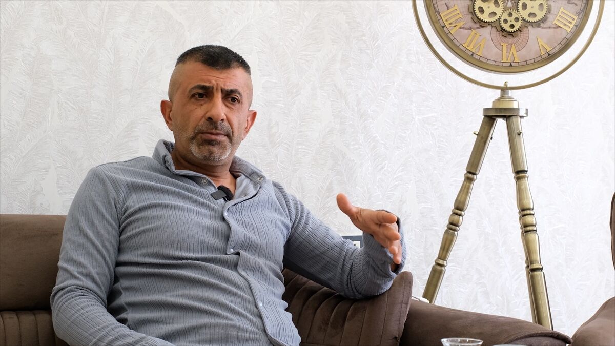 Bakan Kurum, Oğlaklı Deprem Konutları'nda yaşayan ailenin görüntülerini paylaştı