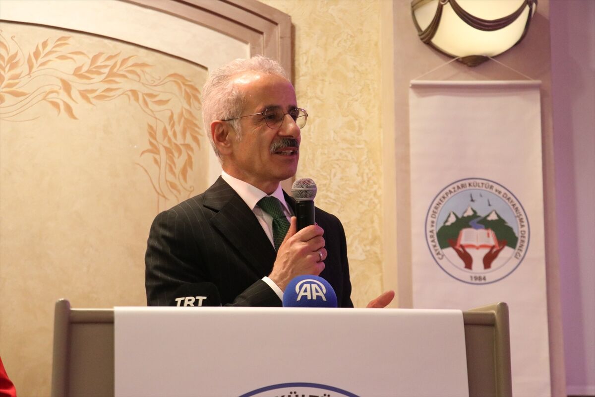 Bakan Uraloğlu, Trabzon'da eğitime destek gecesinde konuştu: