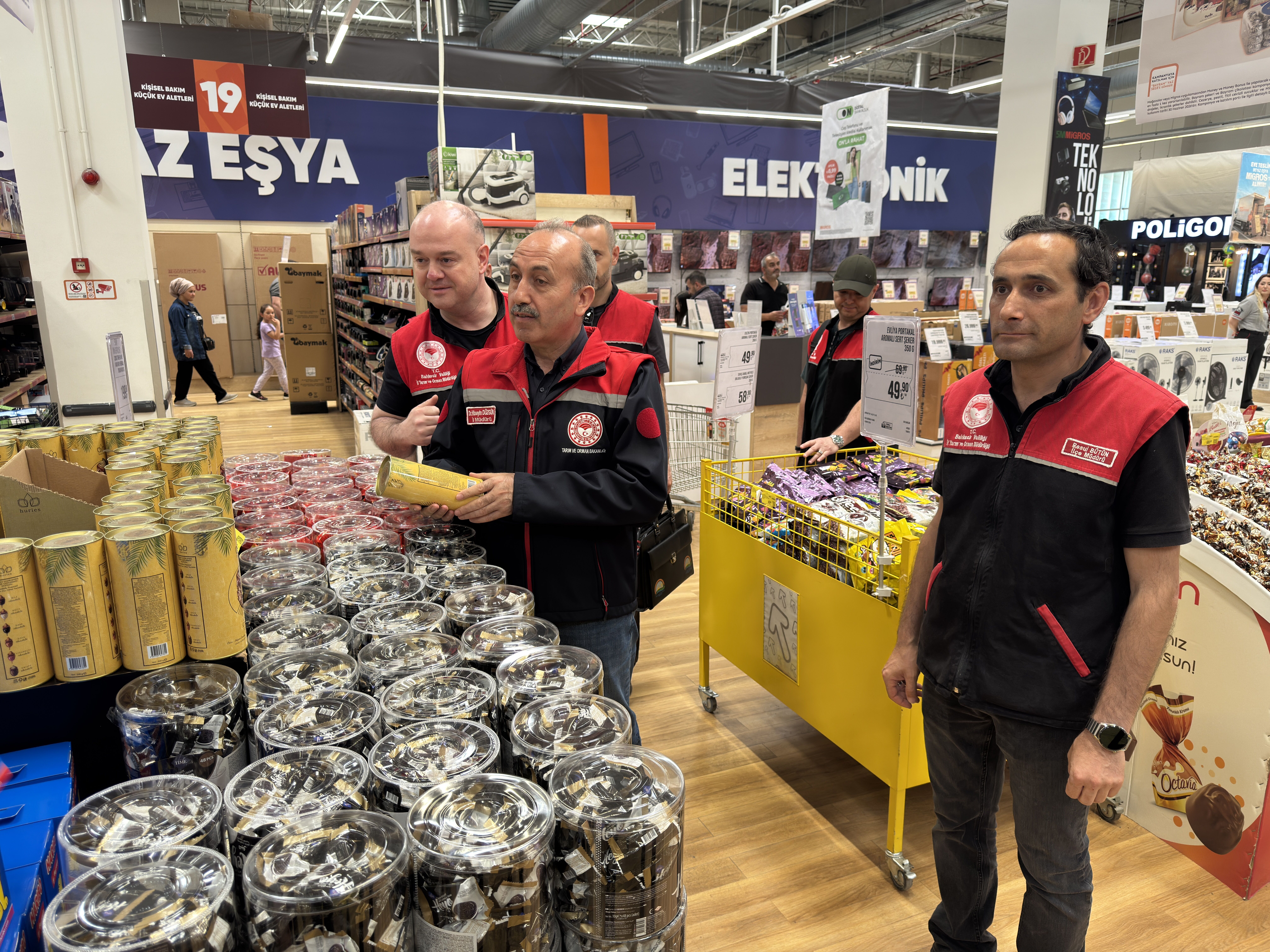Balıkesir'de Kurban Bayramı öncesi marketlerde denetim yapıldı
