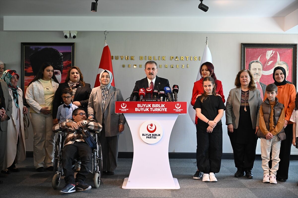 BBP Genel Başkanı Destici partililerle bayramlaştı: