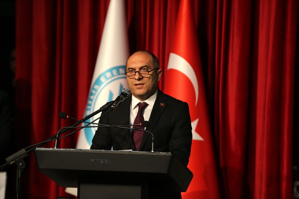 Bitlis'te öğretmenlerden oluşturulan 'Maarif Orkestrası ve Korosu' konser verdi