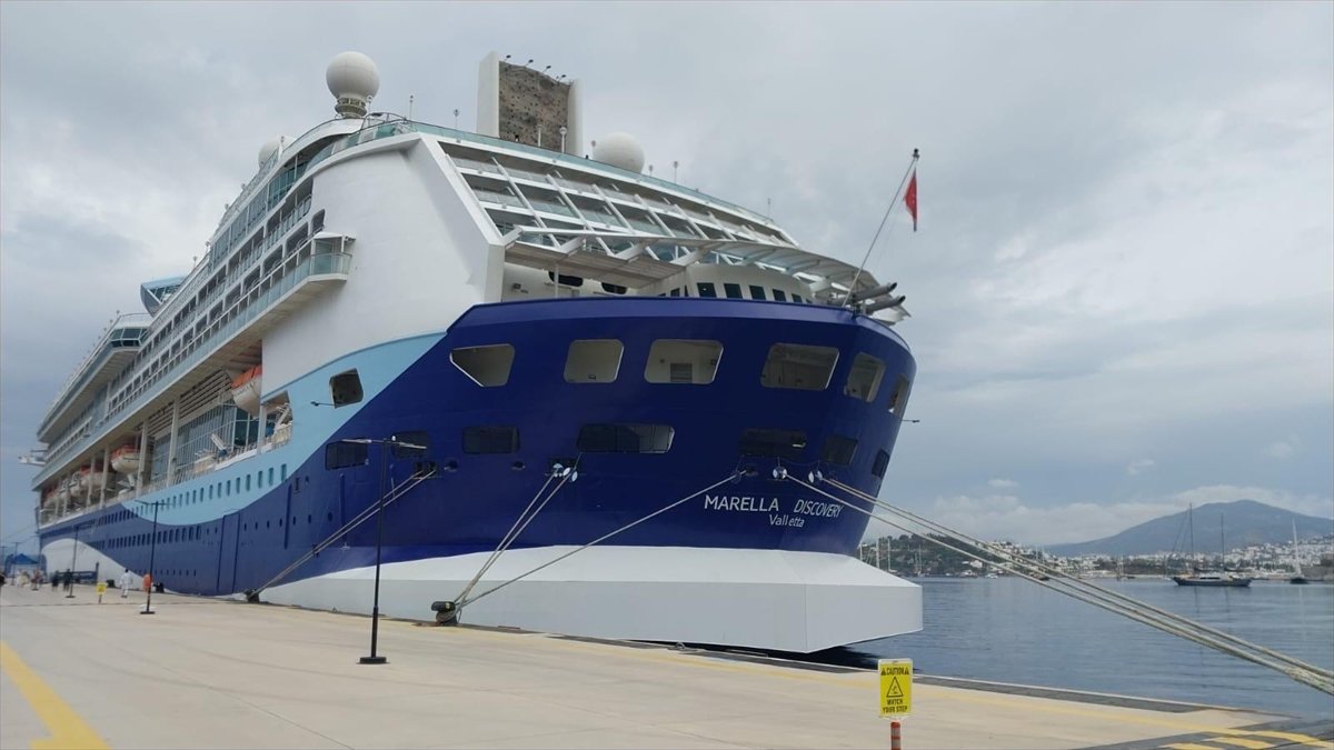 Bodrum'a 'Marella Discovery' kruvaziyeriyle 1812 turist geldi