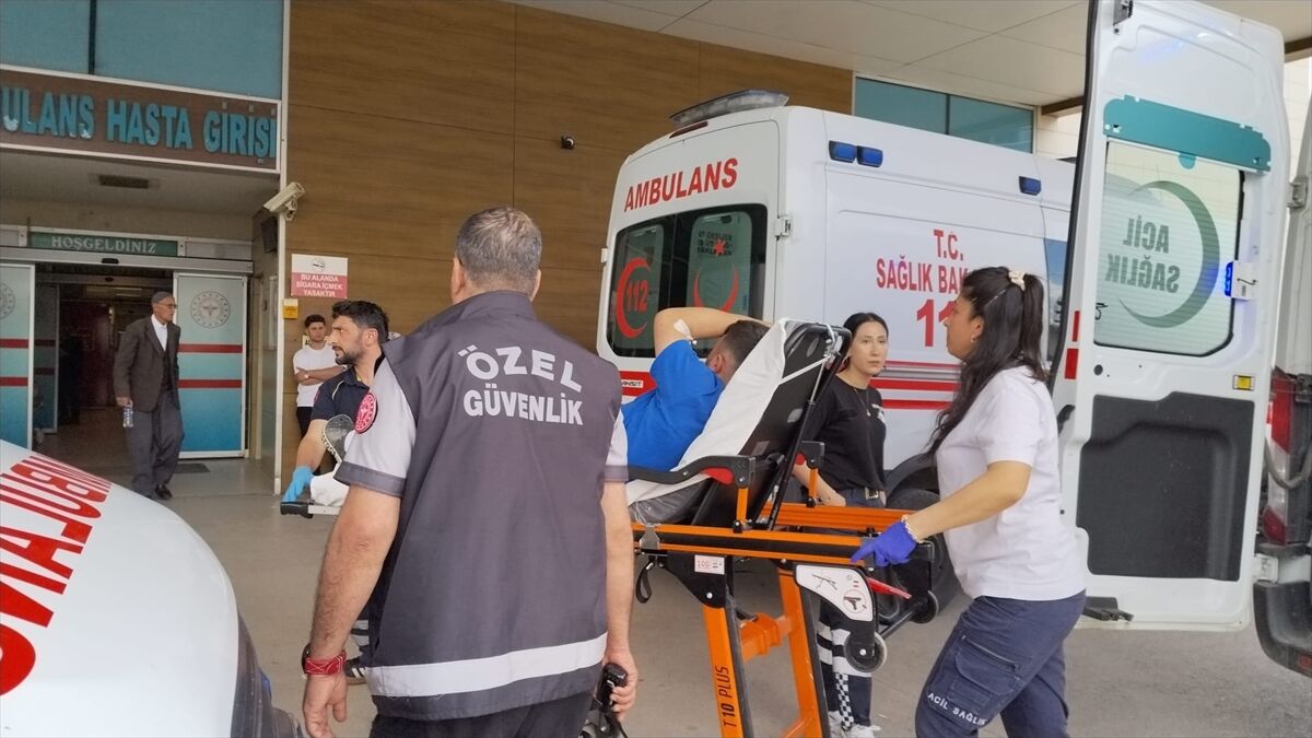 Bursa'da trafikte sürücüler arasında çıkan bıçaklı kavgada 4 kişi yaralandı