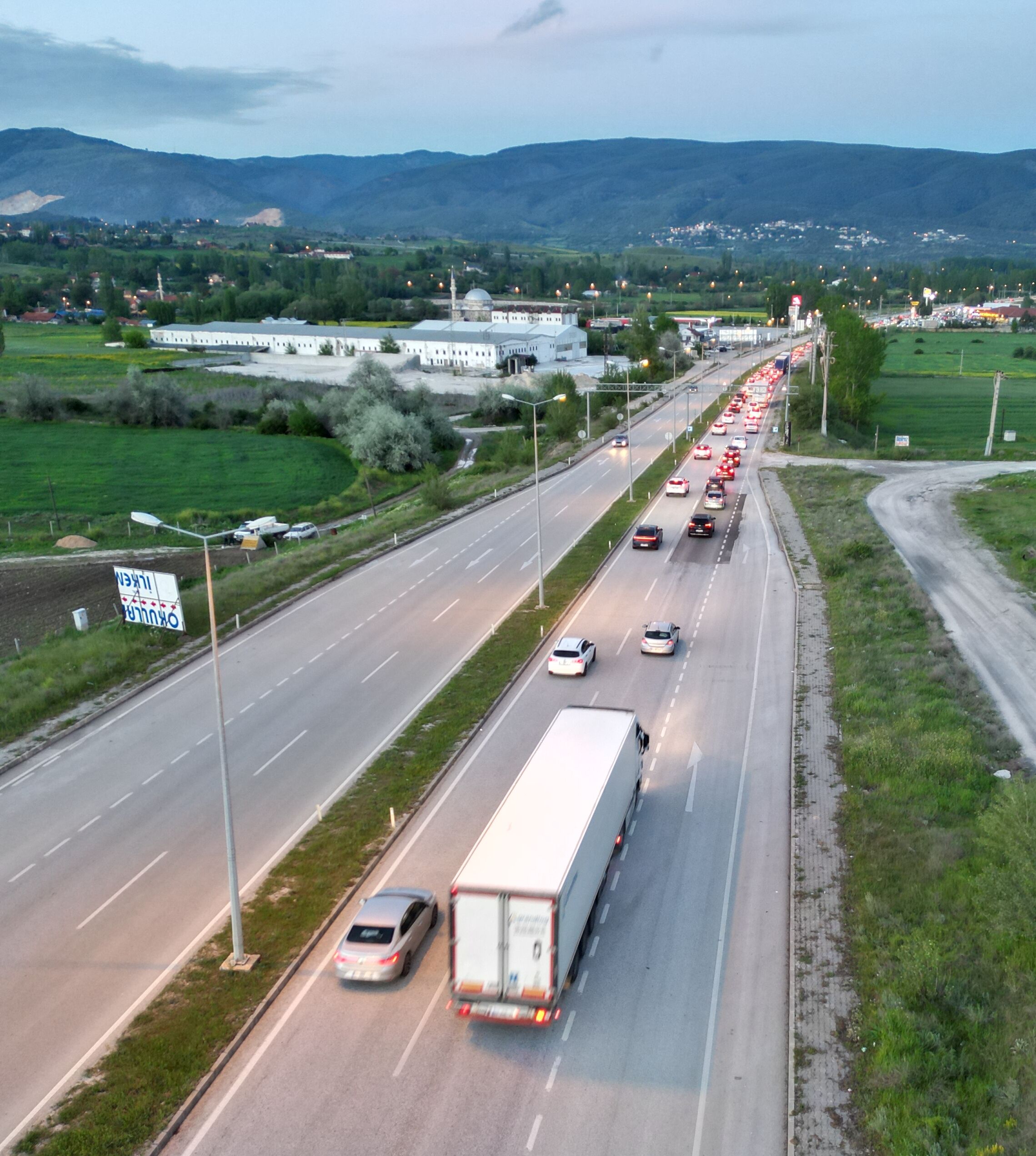 Çankırı'da bazı yollarda bayram trafiği yoğunluğu sürüyor