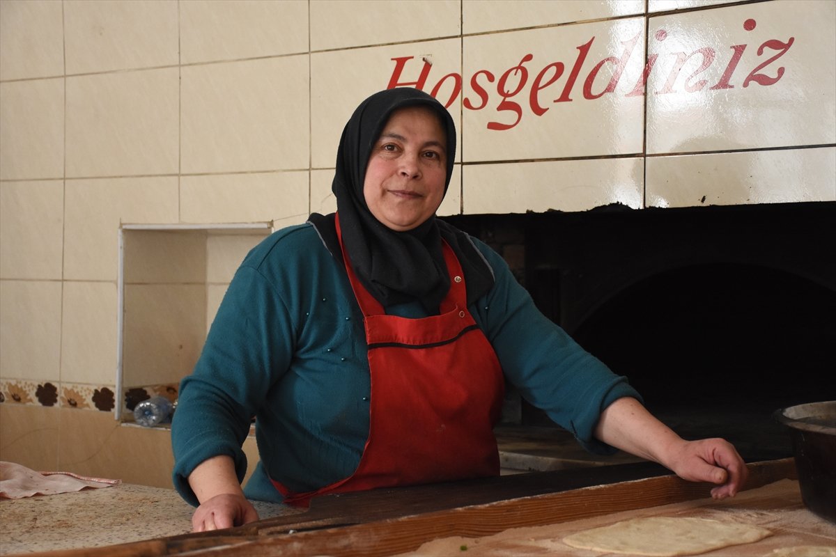 Çırak olarak başladığı pide fırınında 8 yıldır ustalık yapıyor