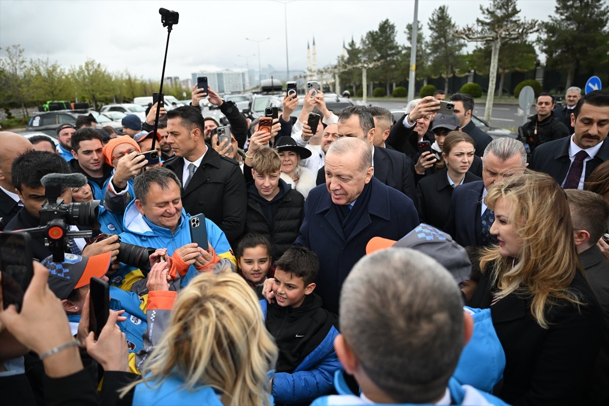 Cumhurbaşkanı Erdoğan, Doğu-Batı Dostluk ve İpek Yolu Rallisi grubunu uğurladı