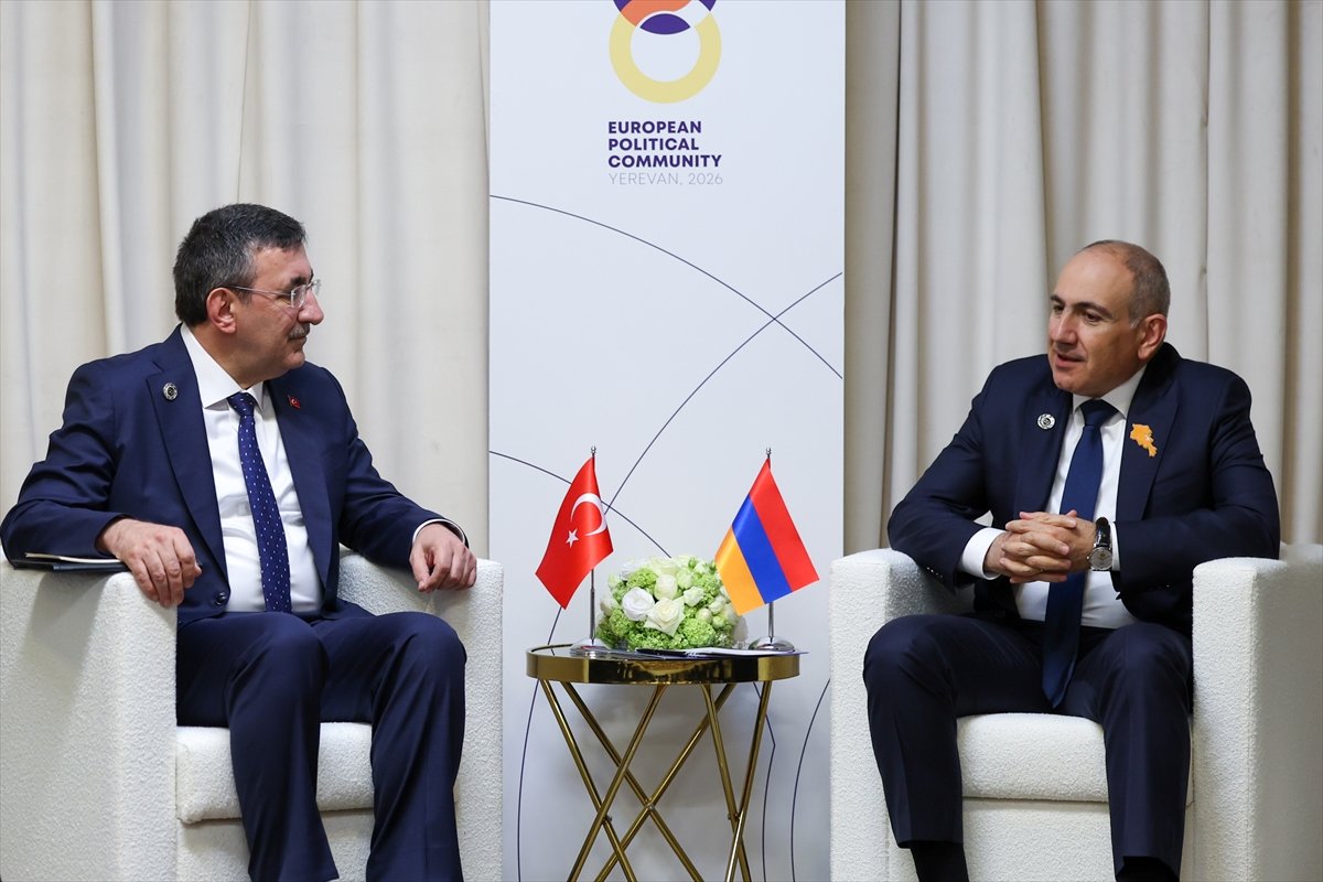 Cumhurbaşkanı Yardımcısı Yılmaz, Ermenistan Başbakanı Paşinyan ile görüştü