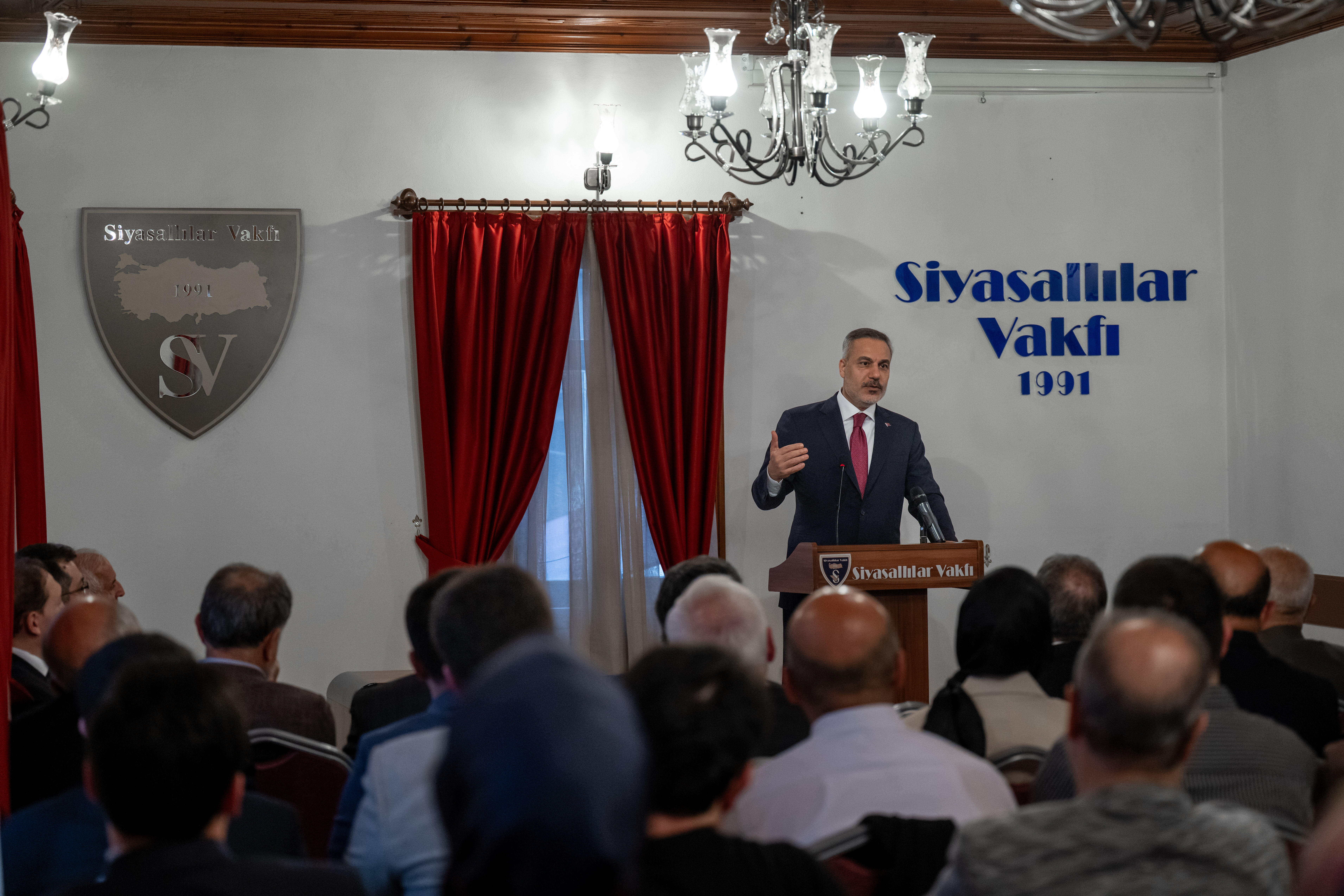 Dışişleri Bakanı Fidan Siyasallılar Vakfını ziyaret etti