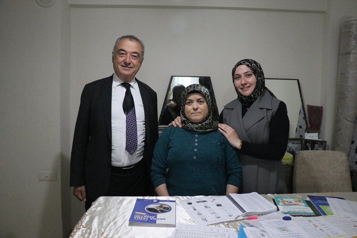 Diyaliz hastası Elif Bahar, evde eğitimle okuma yazma öğrendi