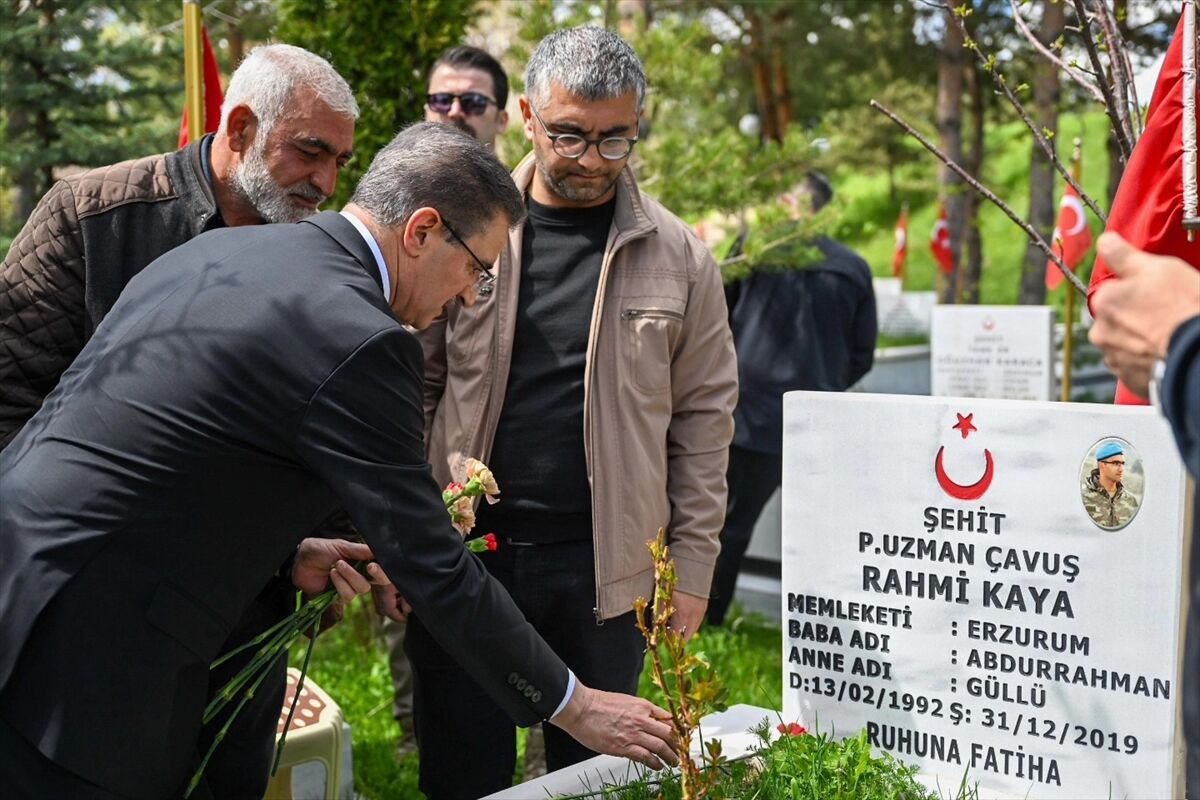 Erzurum ve çevre illerde Kurban Bayramı arifesinde şehitlikler ziyaret edildi